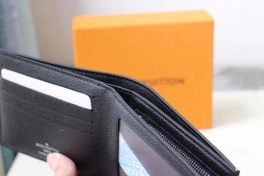 LOUIS VUITTON AMERIGO WALLET 0823